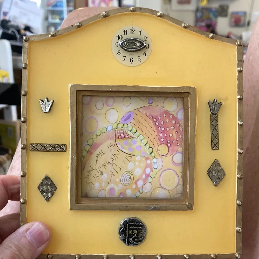 Beautiful Resin Lemon Colored Picture Frame With Inlay Metal Symbols 5.5”x6”
